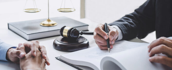 Διαφήμιση δικηγορικού γραφείου δικηγόρων